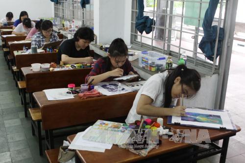Nhiều trường tại TP Hồ Chí Minh có điểm xét tuyển bằng '"điểm sàn" 15 ảnh 1